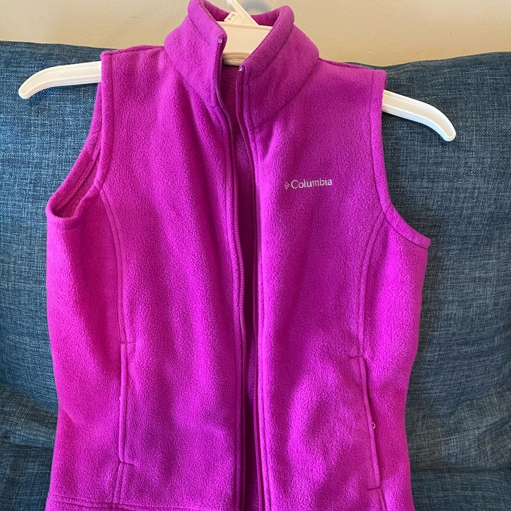 Cozy Columbia vest fleece. Medium size with full zipper and zipper pockets.